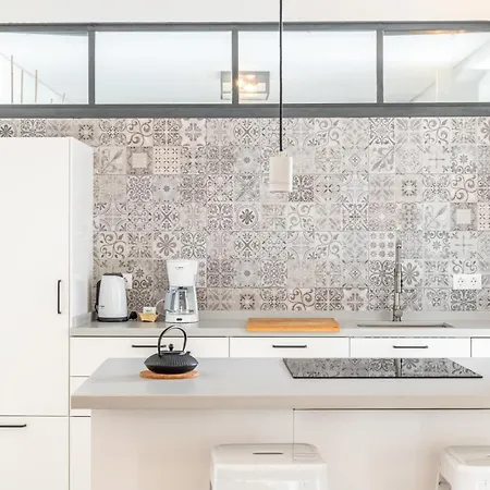 Tiles By Time Apartment